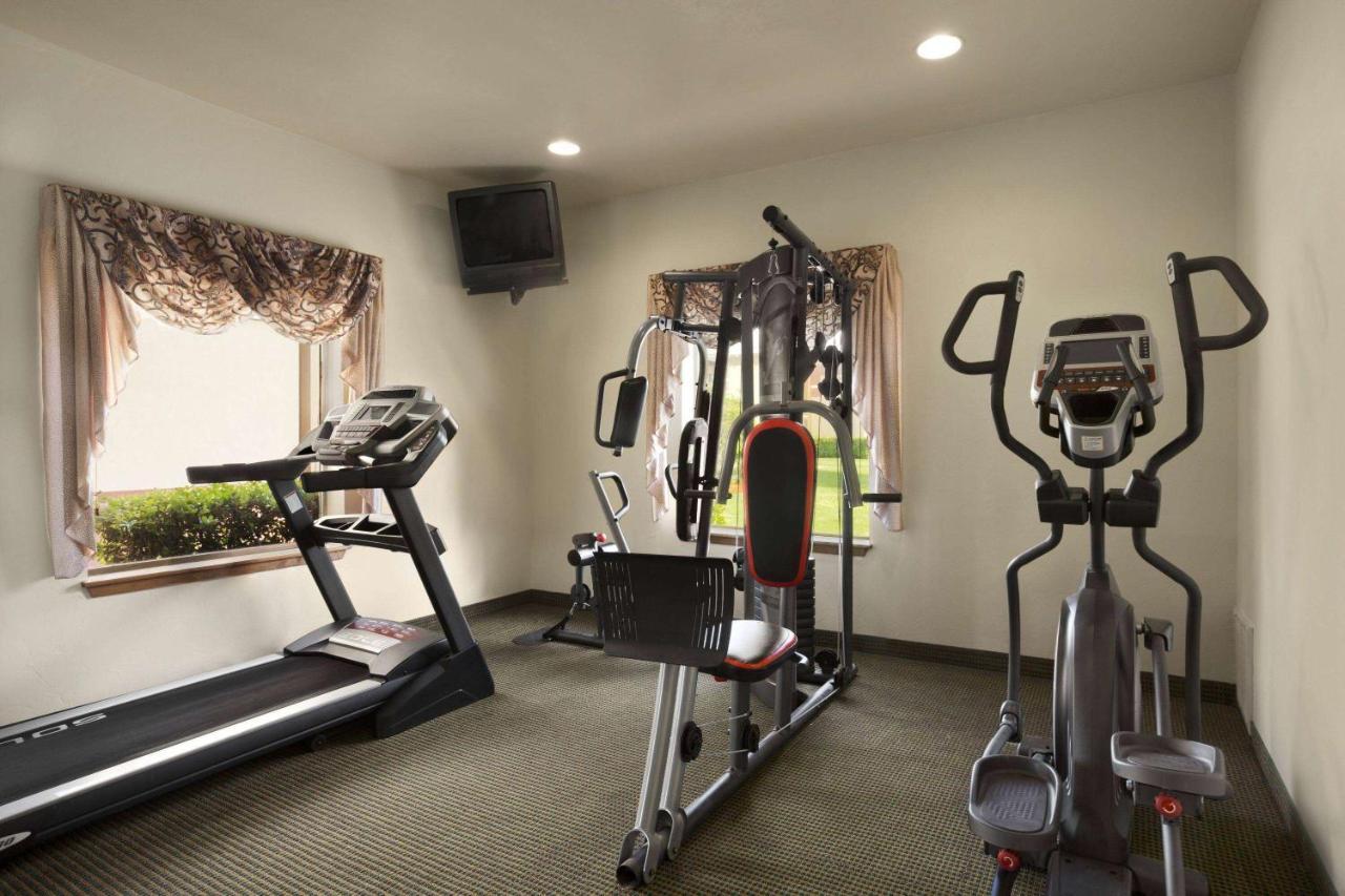 Howard Johnson By Wyndham Oklahoma City Okc Airport, Fairgrounds, I40 Buitenkant foto